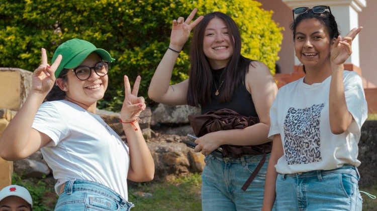 Corrente do bem leva centenas de jovens do mundo a Roma para o Jubileu