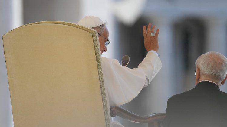 O Papa: rezo pelos cristãos que continuam sofrendo violências e perseguições