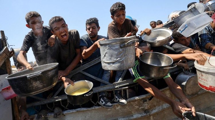 Gaza, o alerta da OMS: a fome como as bombas