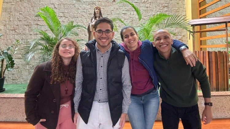 Brasileiros chegam a Roma para Jubileu dos Jovens Brasileiros chegam a Roma para Jubileu dos Jovens
