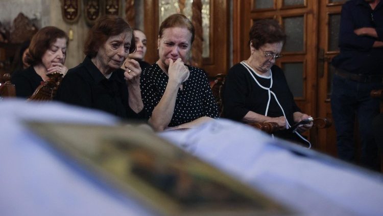 Mensagens de pesar e dura condenação da Igreja contra ataque à paróquia em Gaza