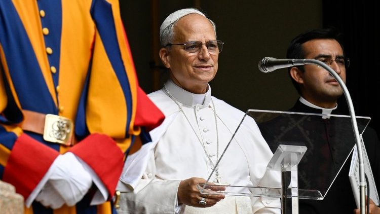 O Papa no Angelus: sejamos todos os dias construtores da paz