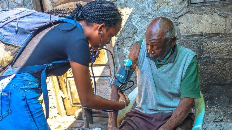 Moçambique. Dia dos Avós: UCM oferece assistência médica a idosos na Beira