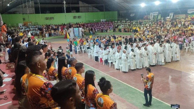Prelazia de Tefé: comunidades de base reunidas em assembleia em Alvarães Prelazia de Tefé: comunidades de base reunidas em assembleia em Alvarães