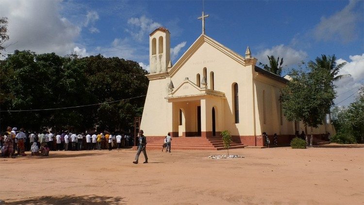 Paróquia Imaculado Coração de Maria de Anchilo celebra 75 anos com apelo à esperança Paróquia Imaculado Coração de Maria de Anchilo celebra 75 anos com apelo à esperança