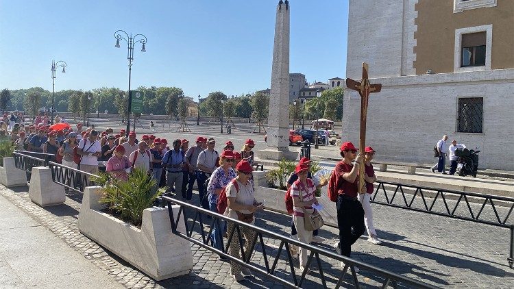 Cardeal Tagle: só no sangue de Jesus é possível uma nova aliança Cardeal Tagle: só no sangue de Jesus é possível uma nova aliança