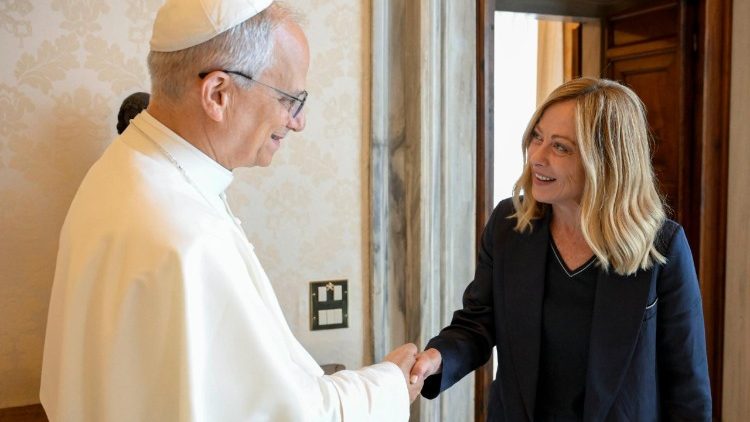 O Papa recebe a premier italiana Meloni, primeiro encontro oficial no Vaticano O Papa recebe a premier italiana Meloni, primeiro encontro oficial no Vaticano