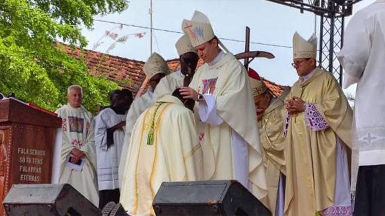Guiné-Bissau. Dom Victor Luis Quematcha é consagrado Bispo da diocese de Bafatá Guiné-Bissau. Dom Victor Luis Quematcha é consagrado Bispo da diocese de Bafatá