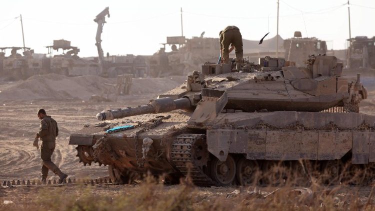 Ofensiva israelense no centro da Faixa de Gaza, atingida residência da OMS Ofensiva israelense no centro da Faixa de Gaza, atingida residência da OMS