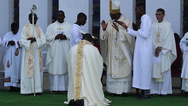 Beira acolhe com júbilo ordenação sacerdotal do 2° moçambicano Somasco Beira acolhe com júbilo ordenação sacerdotal do 2° moçambicano Somasco
