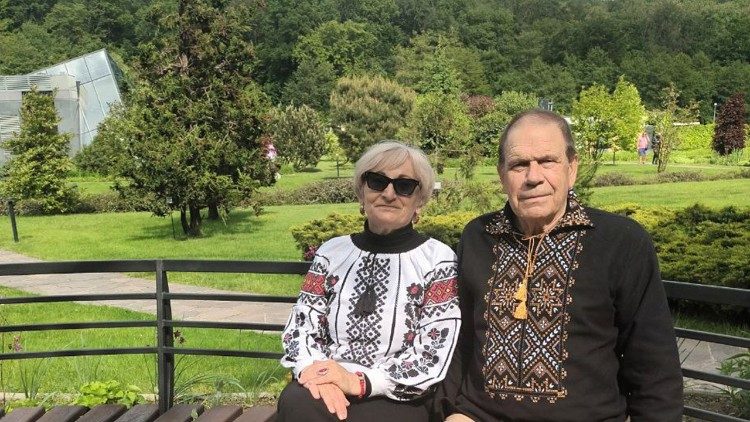 Casal de refugiados ucranianos idosos que reencontrou uma nova vida Casal de refugiados ucranianos idosos que reencontrou uma nova vida