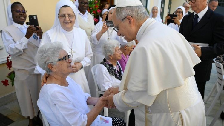Papa visita lar para idosas em Castel Gandolfo: “Vocês são sinais de esperança” Papa visita lar para idosas em Castel Gandolfo: “Vocês são sinais de esperança”