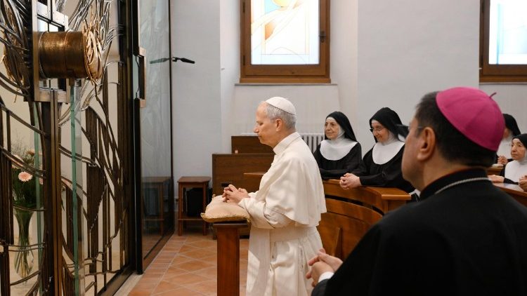 O Papa às clarissas: é belo que a Igreja conheça a vida de vocês