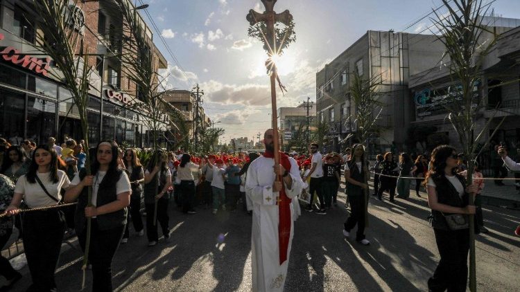 Iraque, em meio à discriminação, compromisso da Igreja apoiado pelos jovens Iraque, em meio à discriminação, compromisso da Igreja apoiado pelos jovens