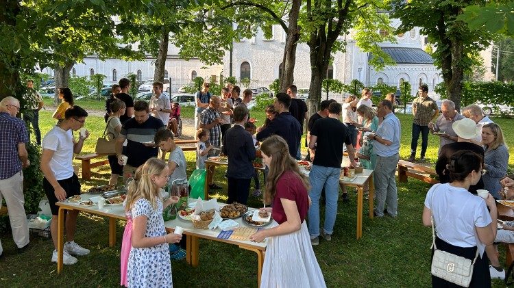 A palavra-chave é “socializar”: os espaços para os jovens oferecidos pelos jesuítas A palavra-chave é “socializar”: os espaços para os jovens oferecidos pelos jesuítas