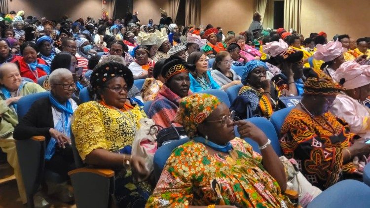 Mulheres católicas da África – Façamos do mundo um lar mais belo