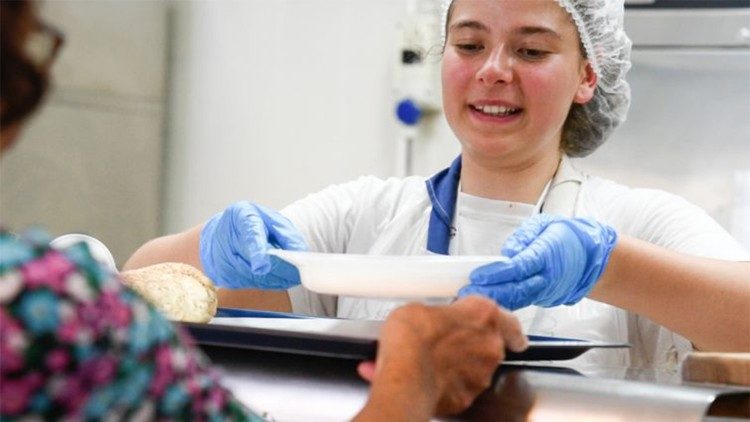 Caritas de Roma: jovens do Jubileu no apoio aos frágeis, nos refeitórios e empórios da solidariedade