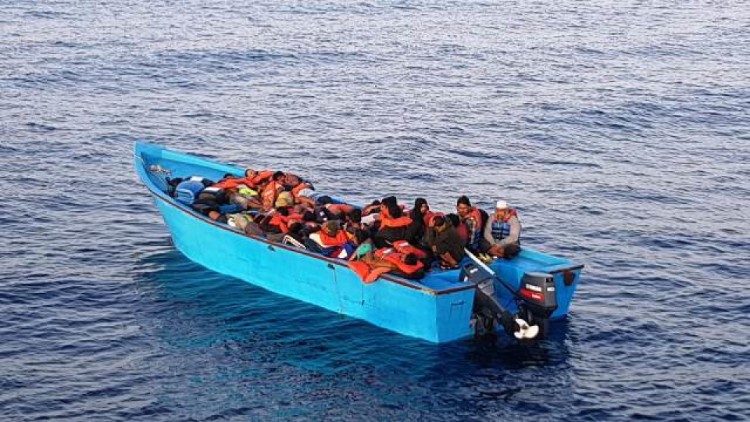 Naufrágio no Iêmen deixa dezenas de migrantes mortos