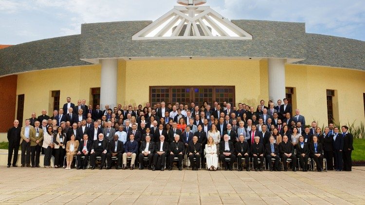 FIUC elege presidente latino-americano