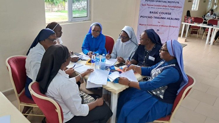 Nigéria: Religiosas apostam na formação em cuidados a pessoas com traumas Nigéria: Religiosas apostam na formação em cuidados a pessoas com traumas