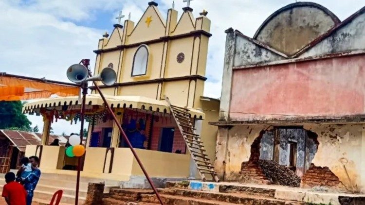 Índia, bispos condenam ataques contra cristãos em Orissa Índia, bispos condenam ataques contra cristãos em Orissa