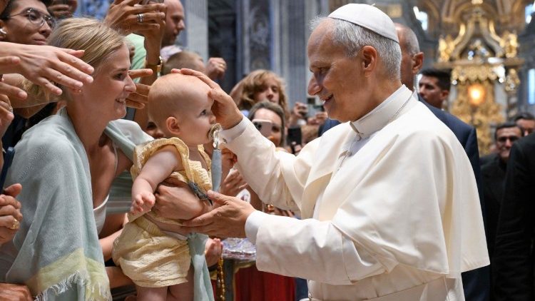 Papa aos fiéis na Basílica Vaticana: renovar a fé aos pés de São Pedro