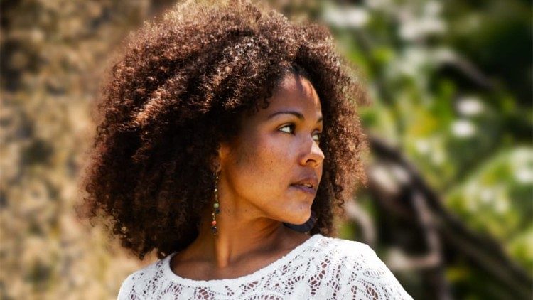 Jerusa Barros – música a partir de Cabo Verde e da Sicilia Jerusa Barros – música a partir de Cabo Verde e da Sicilia