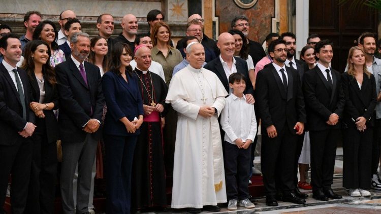 Papa aos artistas: ajudem os jovens a encontrar a verdadeira alegria que é Jesus