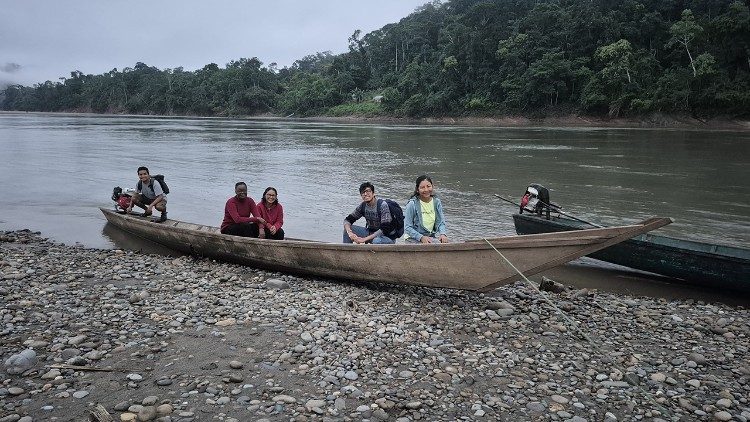 Peru: religiosas trabalham por uma Igreja autóctone com rosto amazônico Peru: religiosas trabalham por uma Igreja autóctone com rosto amazônico