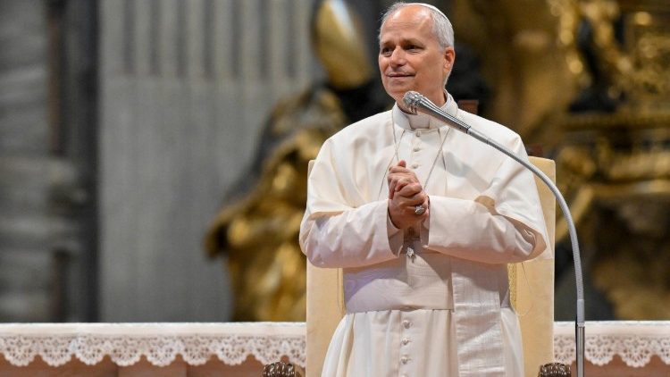 Papa ao encontro da amizade em Rimini, na Itália: a idolatria do lucro compromete a paz