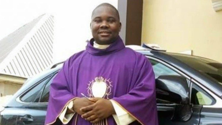 Nigéria, mais um sacerdote morto em emboscada