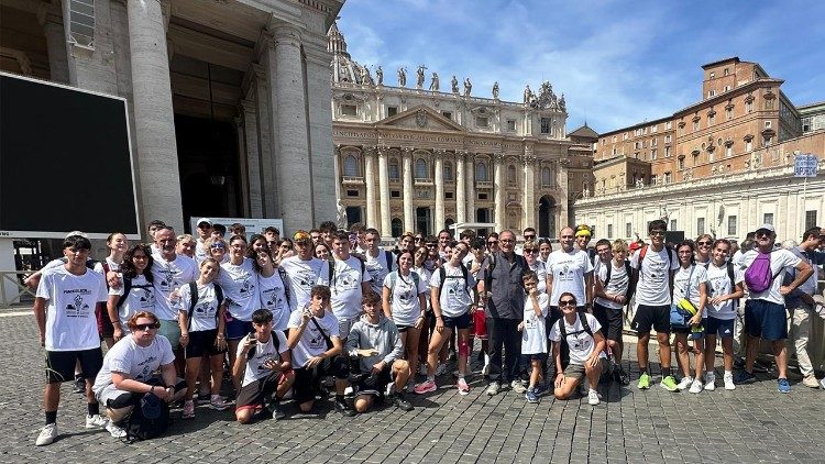 Leão XIV acende a tocha da maratona que vai de Roma a Lecco Leão XIV acende a tocha da maratona que vai de Roma a Lecco