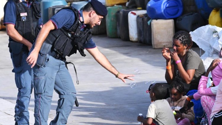 Parolin: a Santa Sé ao lado dos agentes da paz