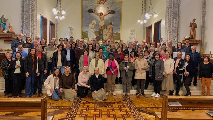 Retiro da Família Calabriana é realizado no Seminário de Caravaggio, em Farroupilha