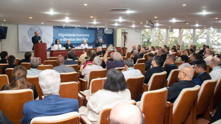 Congresso de Direito Canônico tem presença de Primaz da Hungria no RJ