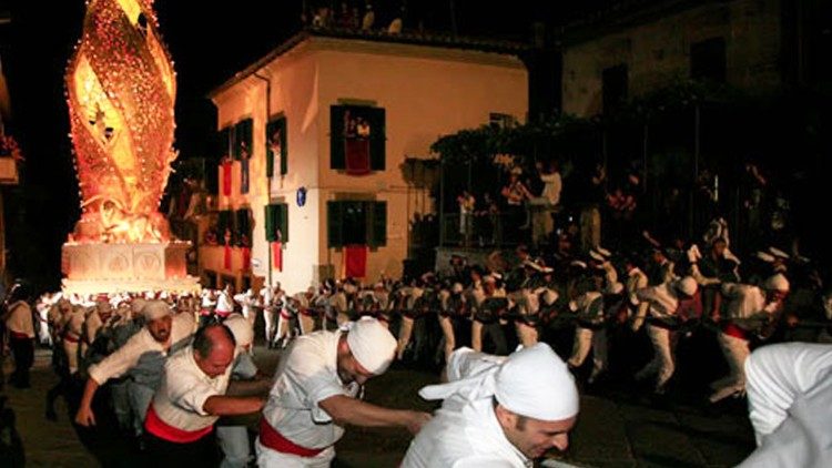 A tradição de Santa Rosa revive em Viterbo A tradição de Santa Rosa revive em Viterbo