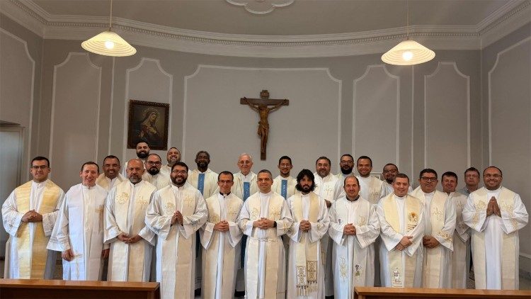 Pontifício Colégio Pio Brasileiro: acolhida aos novos residentes Pontifício Colégio Pio Brasileiro: acolhida aos novos residentes