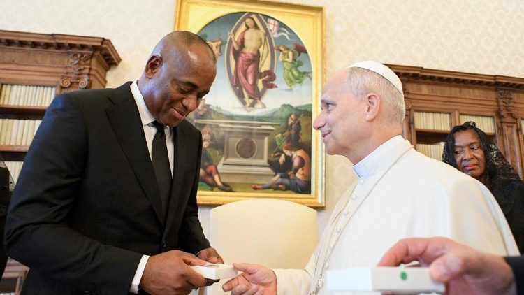 O Papa recebe o primeiro-ministro da Comunidade da Dominica