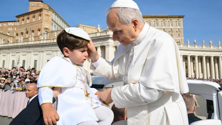 Papa: nós procuramos soluções imediatas, mas Deus trabalha no tempo lento da confiança