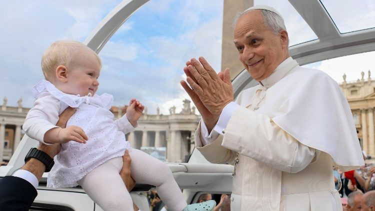 Leão XIV a fiéis brasileiros e portugueses: sejamos portadores do amor de Jesus que ilumina a vida