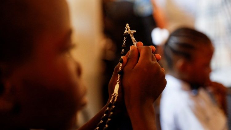 Crianças do mundo inteiro são convidadas a rezar o Terço pela paz em outubro