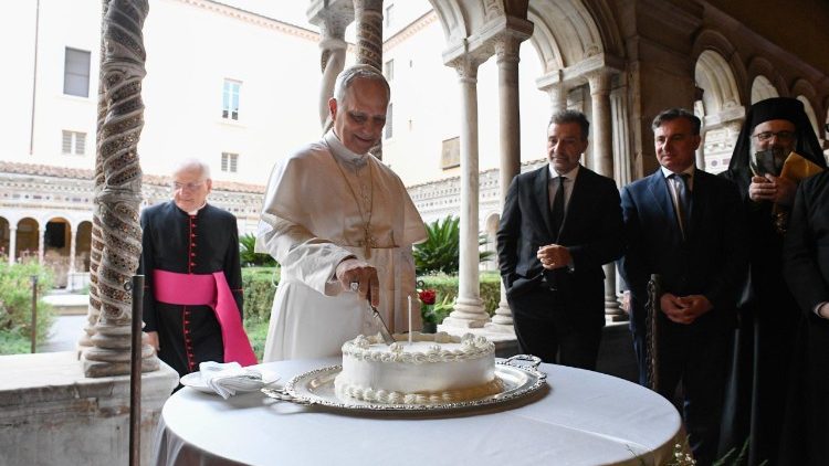Papa ganha “festa” de aniversário dos cardeais