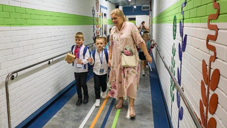 Volta às aulas: na Ucrânia, a campainha é alarme de ataque aéreo