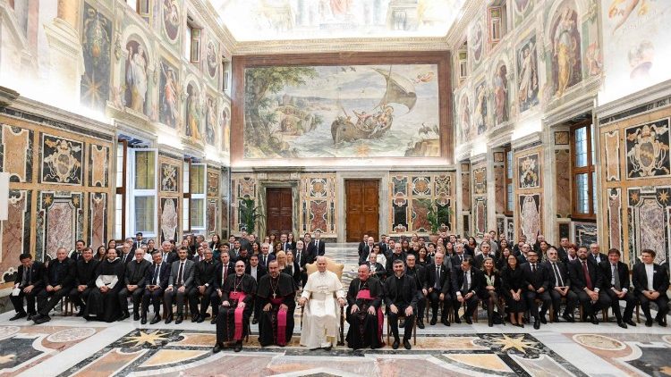 Papa: universidades católicas devem se tornar “itinerários da mente rumo a Deus”