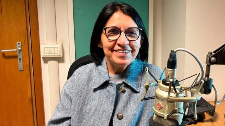 A presidente da CRB, Irmã Maria do Disterro, visita a Rádio Vaticano