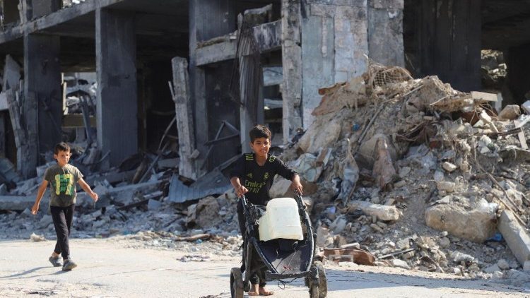 Gaza, pressão dos EUA para consolidar a trégua. Reabertos dois pontos de passagem