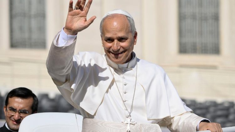 Papa aos fiéis de língua portuguesa: rezar o terço e ser missionário de paz