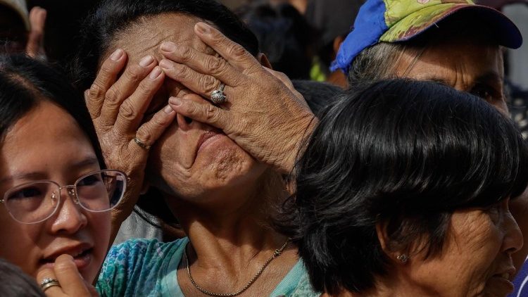 Filipinas: novo tremor faz crescer o número de vítimas de terremotos