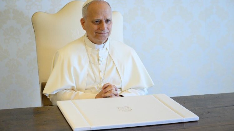 Papa: ajudem-me a ajudar os missionários em todas as partes do mundo