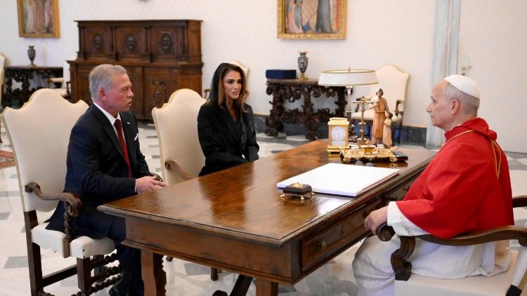 Papa recebe o Rei Abdullah II da Jordânia e a Rainha Rania